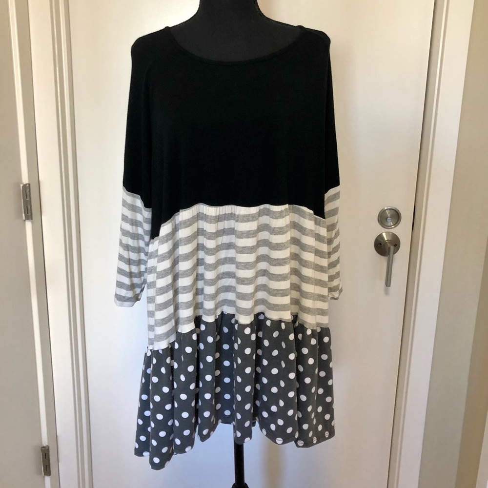 City Chic Size 3X Black/Grey/White Tunic $20
